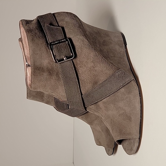 Vince Camuto Pamari Peep Toe Wedge Booties Gray Leather Ankle Boots Size 10 - Picture 2 of 16
